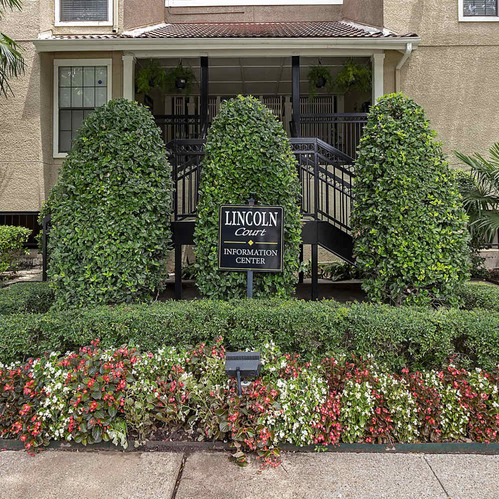 Entrance at Lincoln Court Apartments in Dallas, Texas