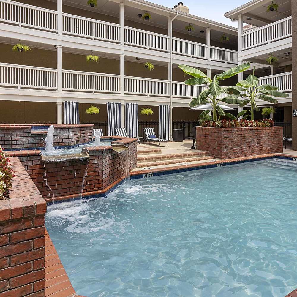 Sparkling pool at Lincoln Court Apartments in Dallas, Texas