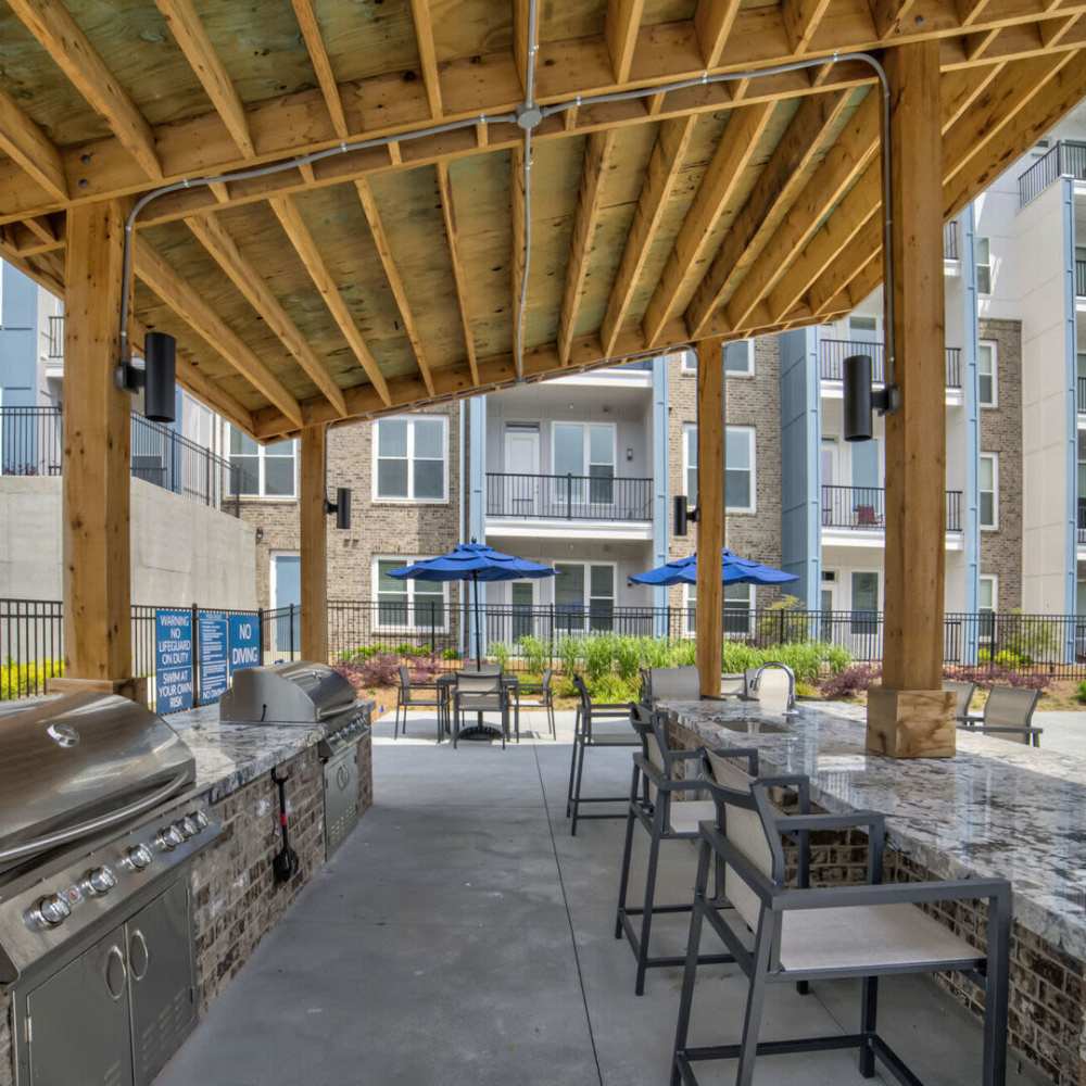 Outside courtyard with grilling station at Avonlea Pointe in Duluth, Georgia
