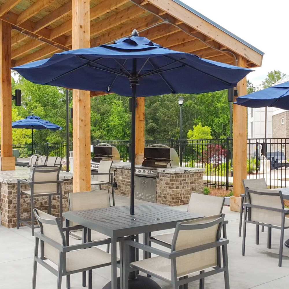 Outside seating area at Avonlea Pointe in Duluth, Georgia