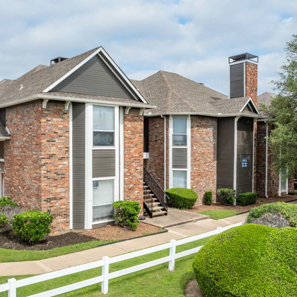 Exterior shot of the building at Lake Meadows in Garland, Texas