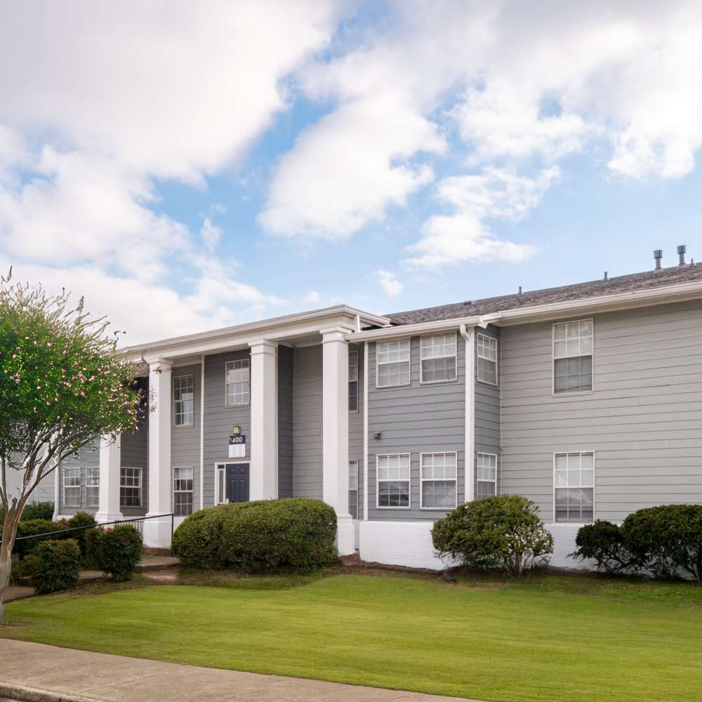 Community view with landscaping at Equinox at Midtown in Chattanooga, Tennessee