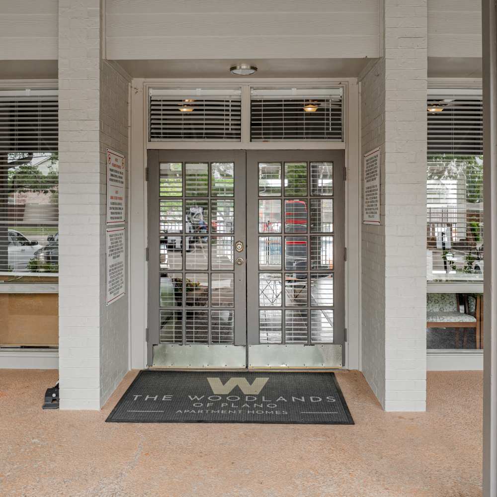 Inviting leasing office at Woodlands of Plano in Plano, Texas
