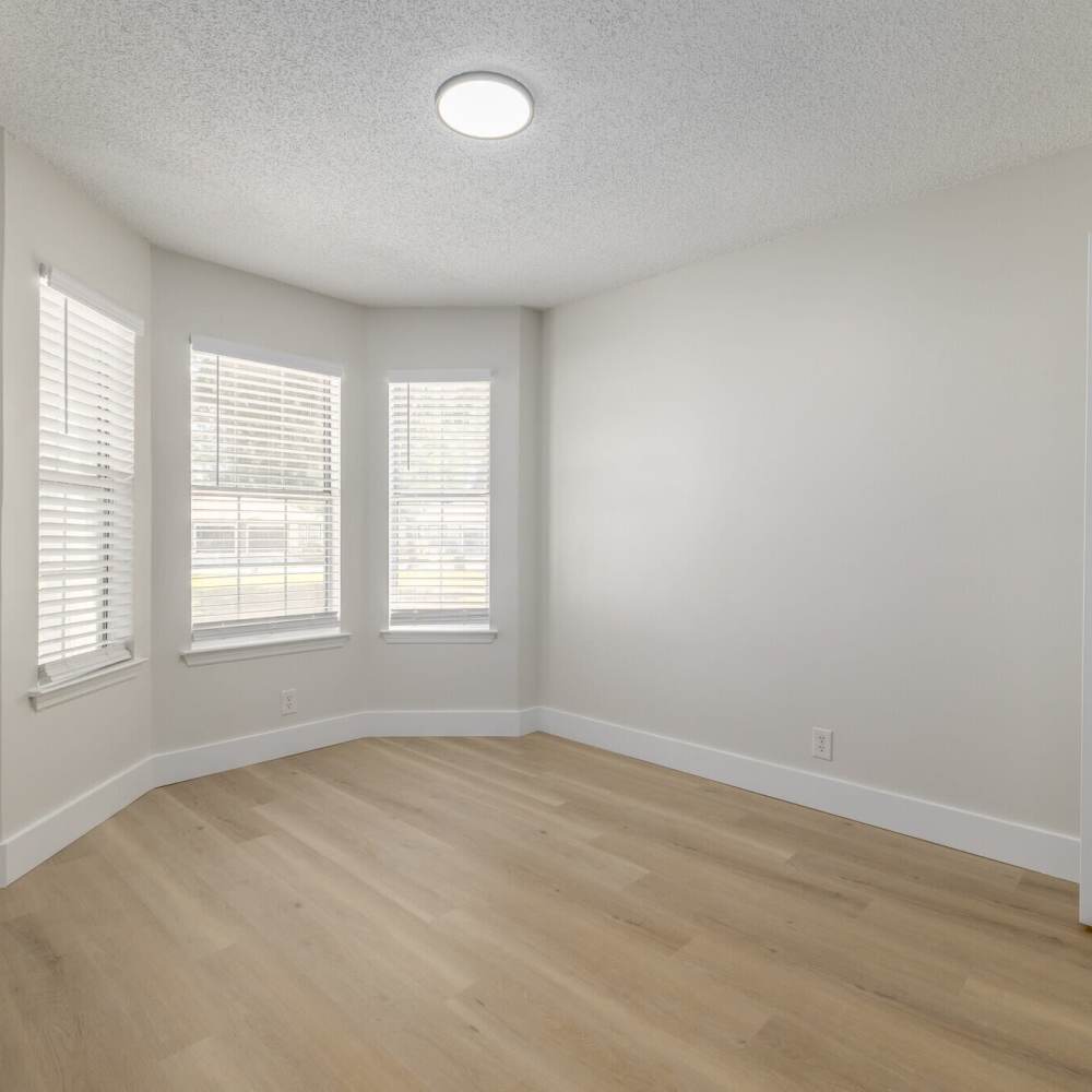 Spacious Room at Mod Villas in Kingsland, Georgia