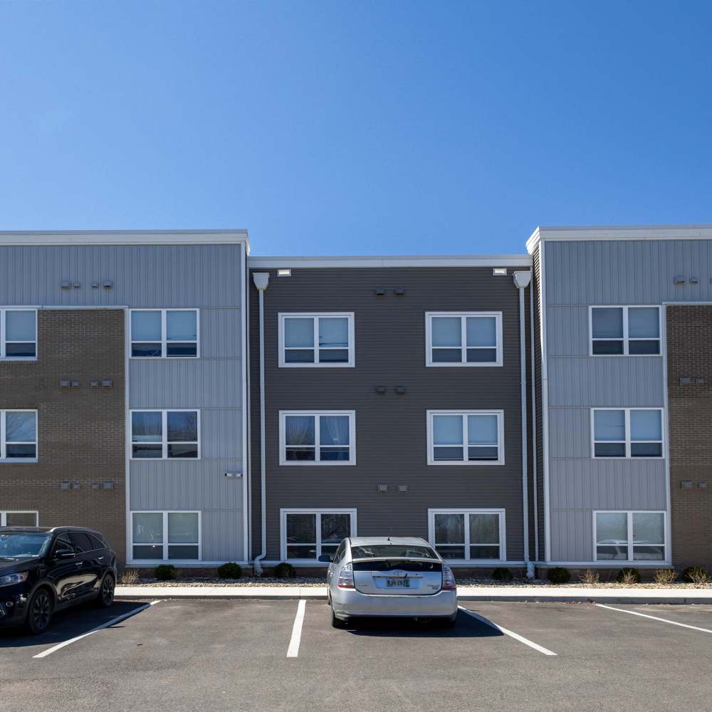 Building exterior at Munson Crossing in Zanesville, Ohio 