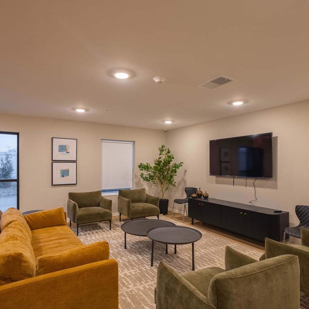 Cozy seating area with modern decor at Juniper Crossing II in Columbus, Ohio