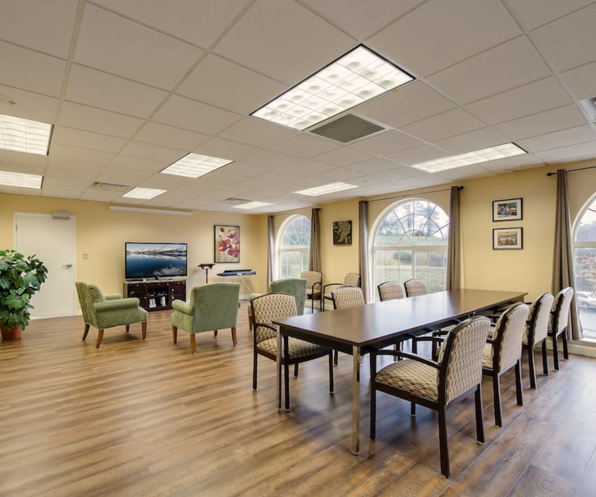 Seating area at Pacifica Senior Living Country Crest in Oroville, California