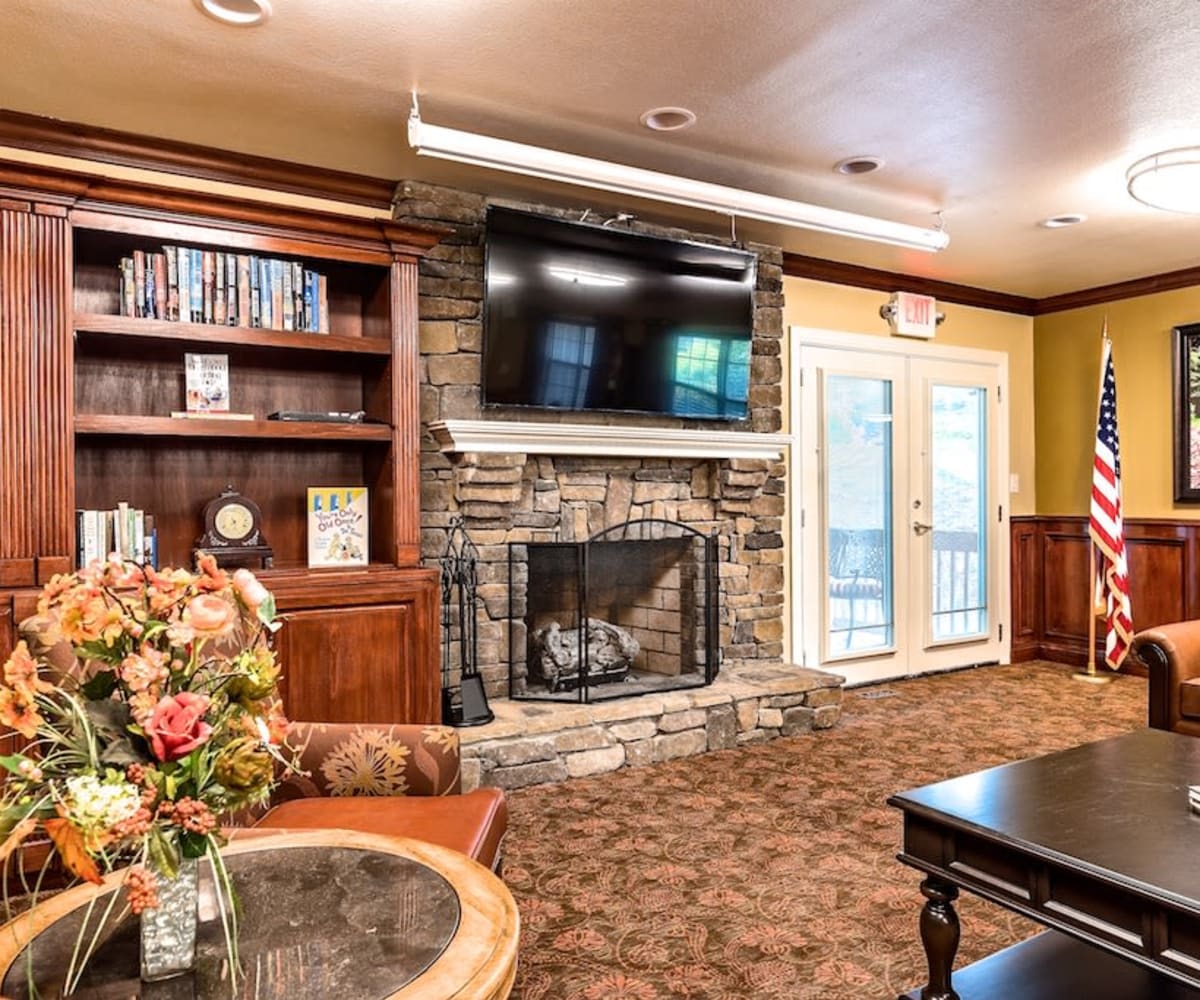 Common area at Pacifica Senior Living Heritage Hills in Hendersonville, North Carolina