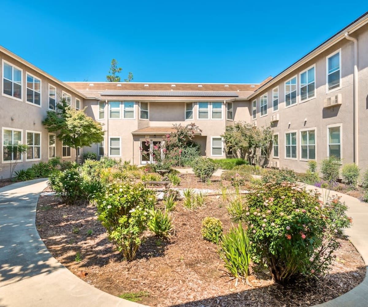 Outdoor view of Pacifica Senior Living Merced in Merced, California