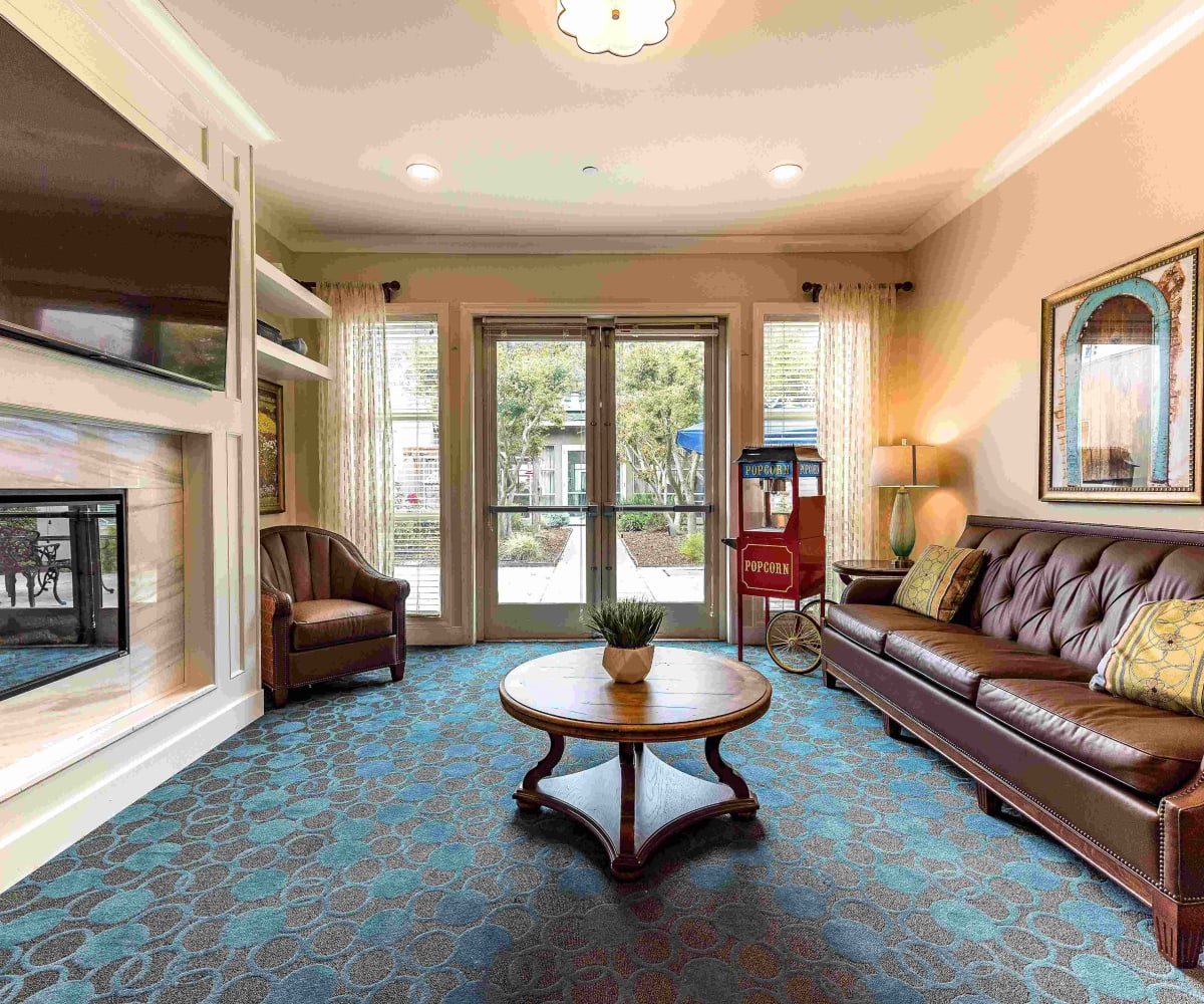 Lounge area at Pacifica Senior Living Mission Villa in Daly City, California