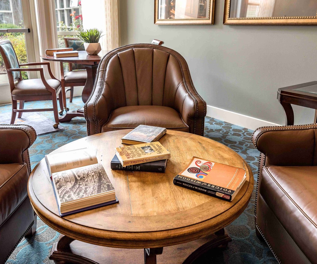 Seating area at Pacifica Senior Living Mission Villa in Daly City, California