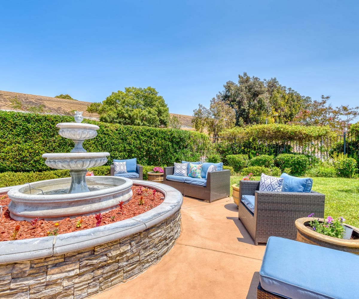 Outdoor seating area at Pacifica Senior Living Newport Mesa in Costa Mesa, California