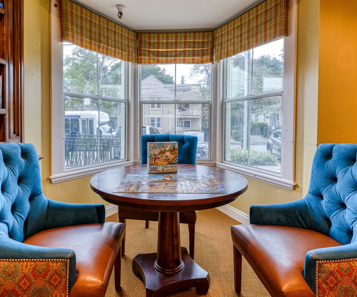 Seating area at Pacifica Senior Living Oakland Heights in Oakland, California