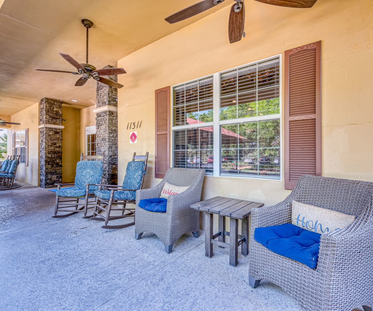 Outdoor seating area at Pacifica Senior Living Ocala in Ocala, Florida