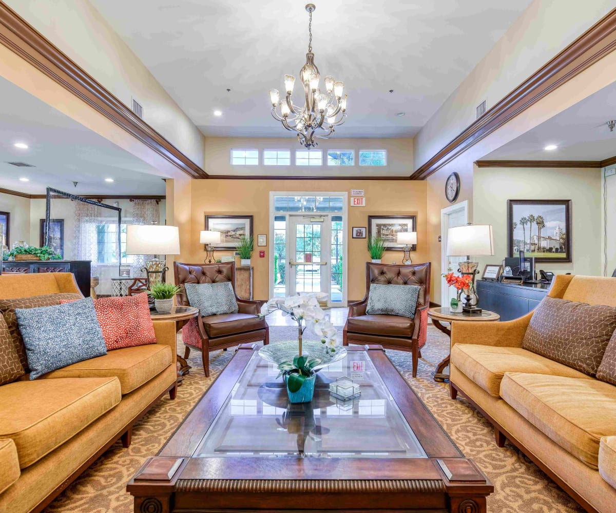 Lounge area at Pacifica Senior Living Palm Springs in Palm Springs, California