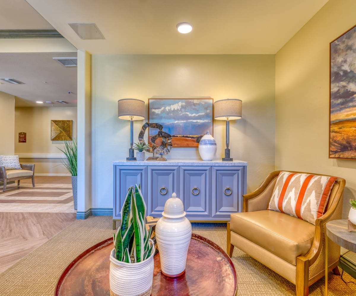 Seating area at Pacifica Senior Living Paradise Valley in Phoenix, Arizona