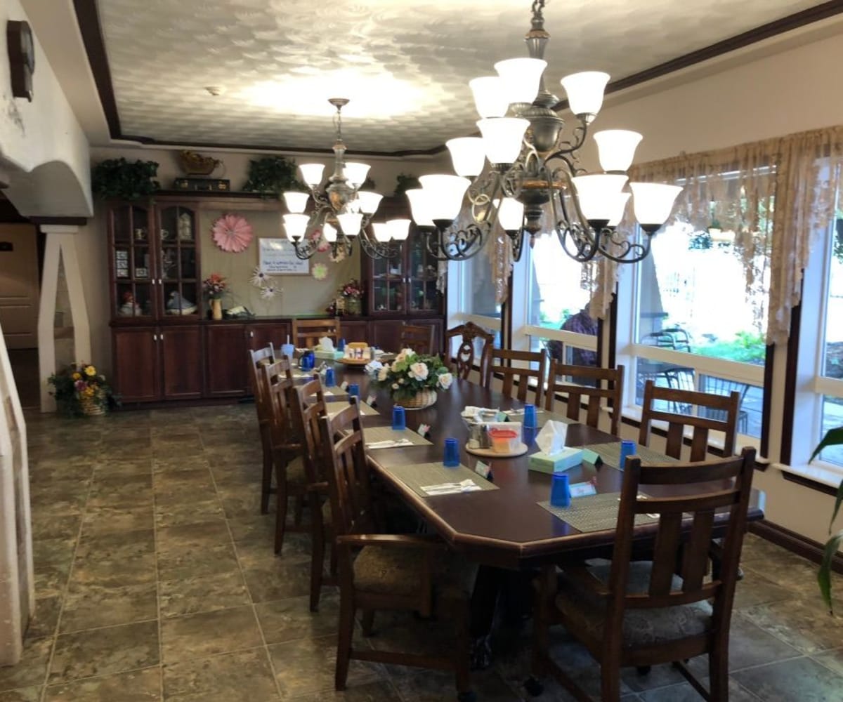 Dining area at Pacifica Senior Living Pinehurst in Pinehurst, Idaho