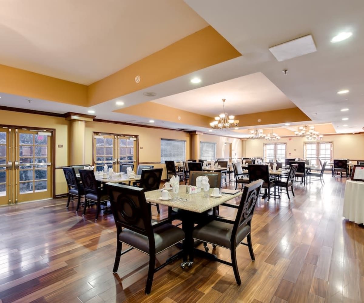 Spacious dining room at Pacifica Senior Living Santa Clarita in Newhall, California
