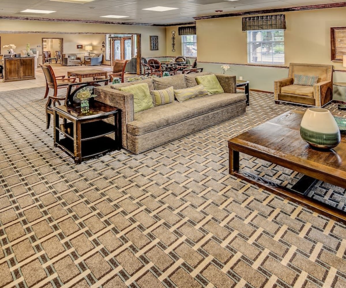 Common room at Woodmont Senior Living in Tallahassee, Florida
