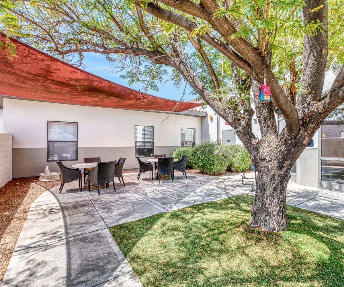 Exterior courtyard at The Woodmark At Sun City in Sun City, Arizona