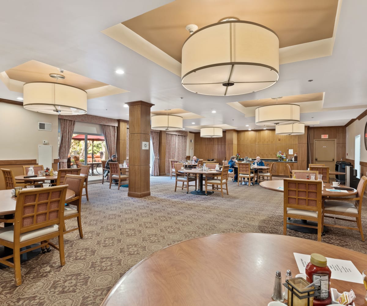 Resident dining area at Pacifica Senior Living Burlingame in Burlingame, California