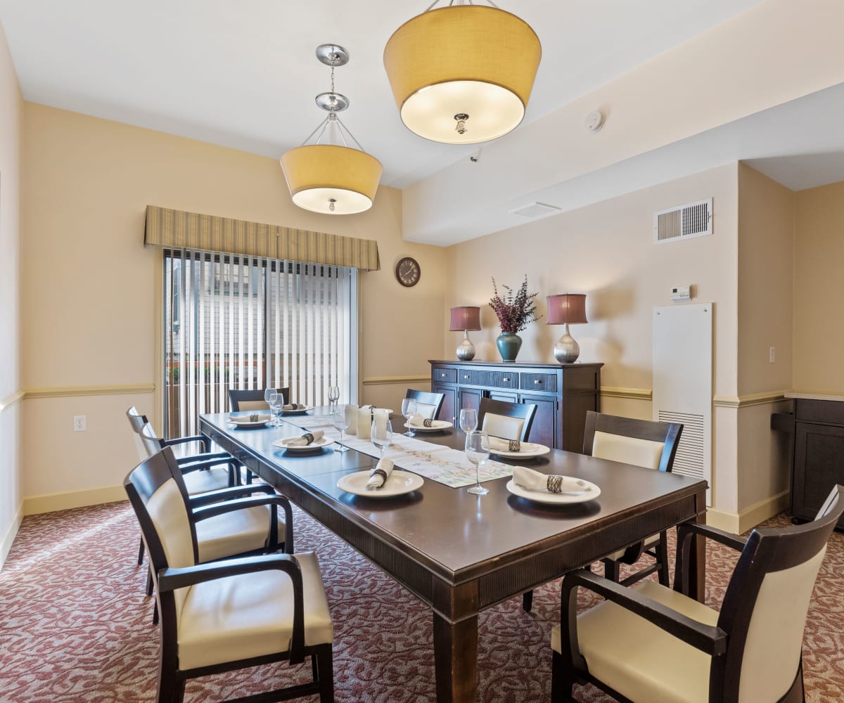 Large dining table at Pacifica Senior Living Burlingame in Burlingame, California