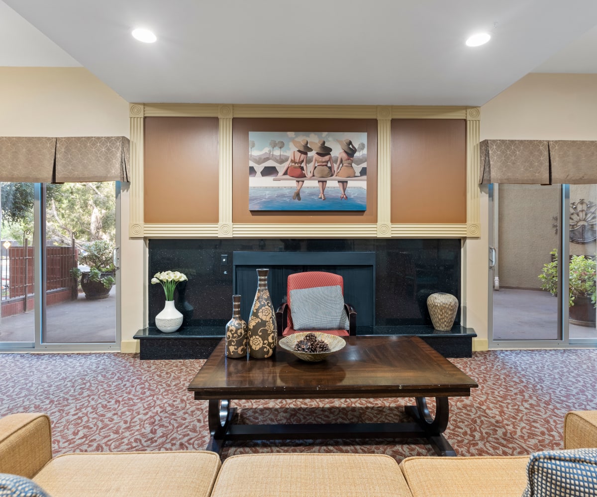 Lounge area at Pacifica Senior Living Burlingame in Burlingame, California