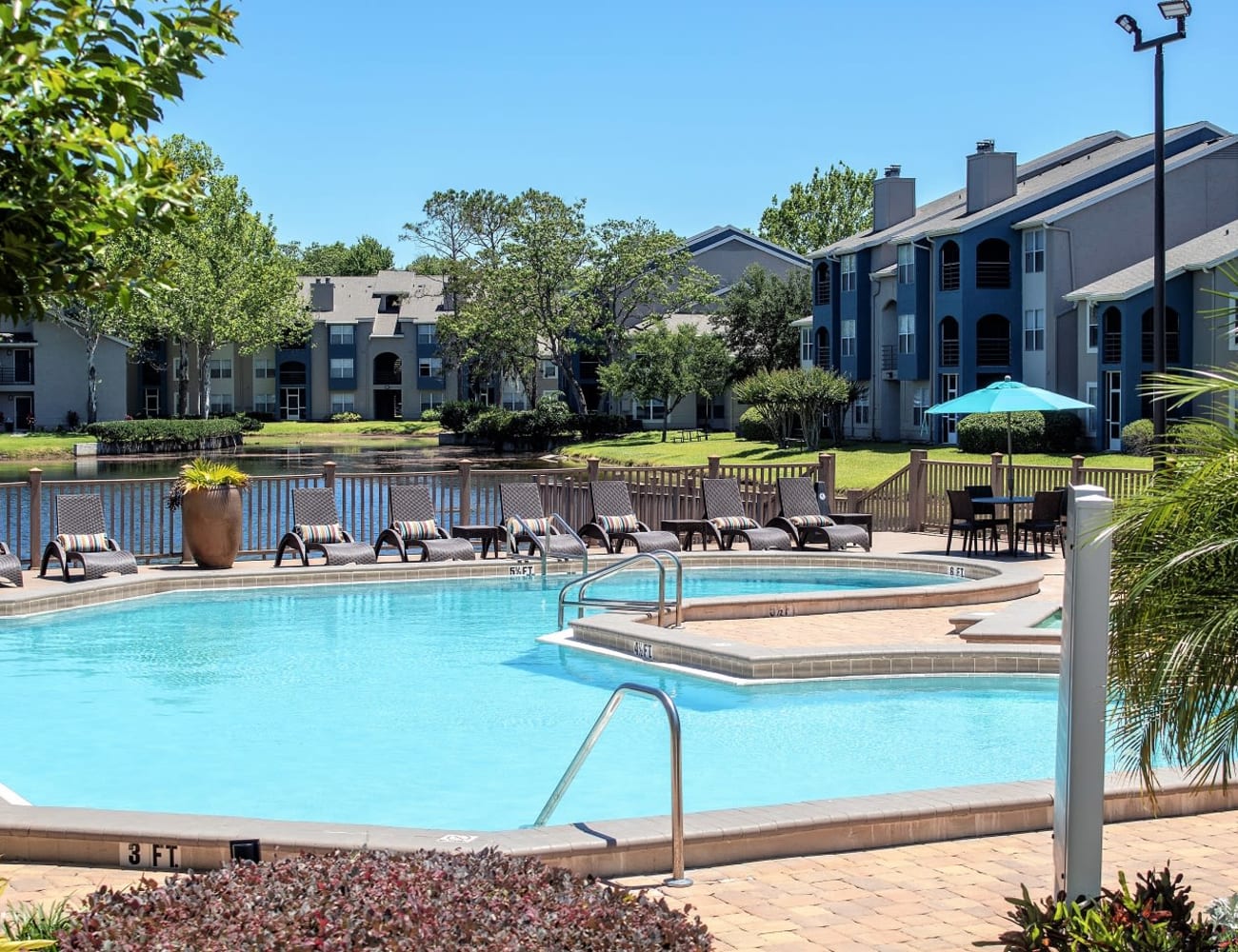The community pool at Onyx Winter Park in Casselberry, FL