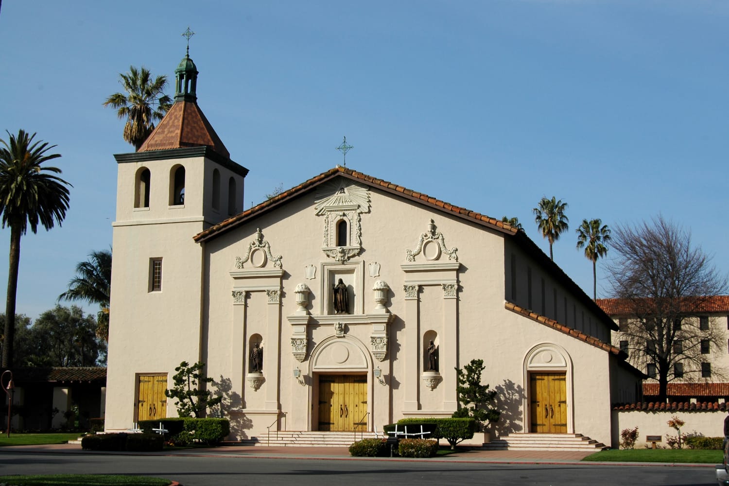 Nantucket Apartments in downtown Santa Clara, California, is close to Mission Santa Clara de Asís