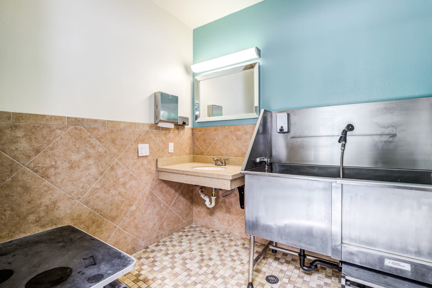 Dog wash center at Campbell Run Apartments in Woodinville, Washington