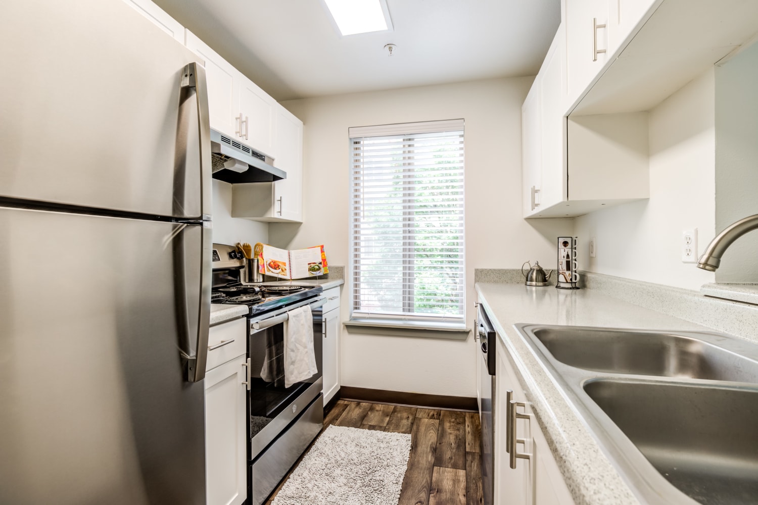 Modern appliances and plenty of counter space in kitchen at Metropolitan Park Apartments in Seattle, Washington