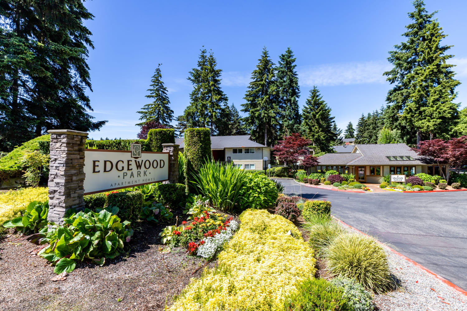 Community sign at entrance to Edgewood Park Apartments in Bellevue, Washington