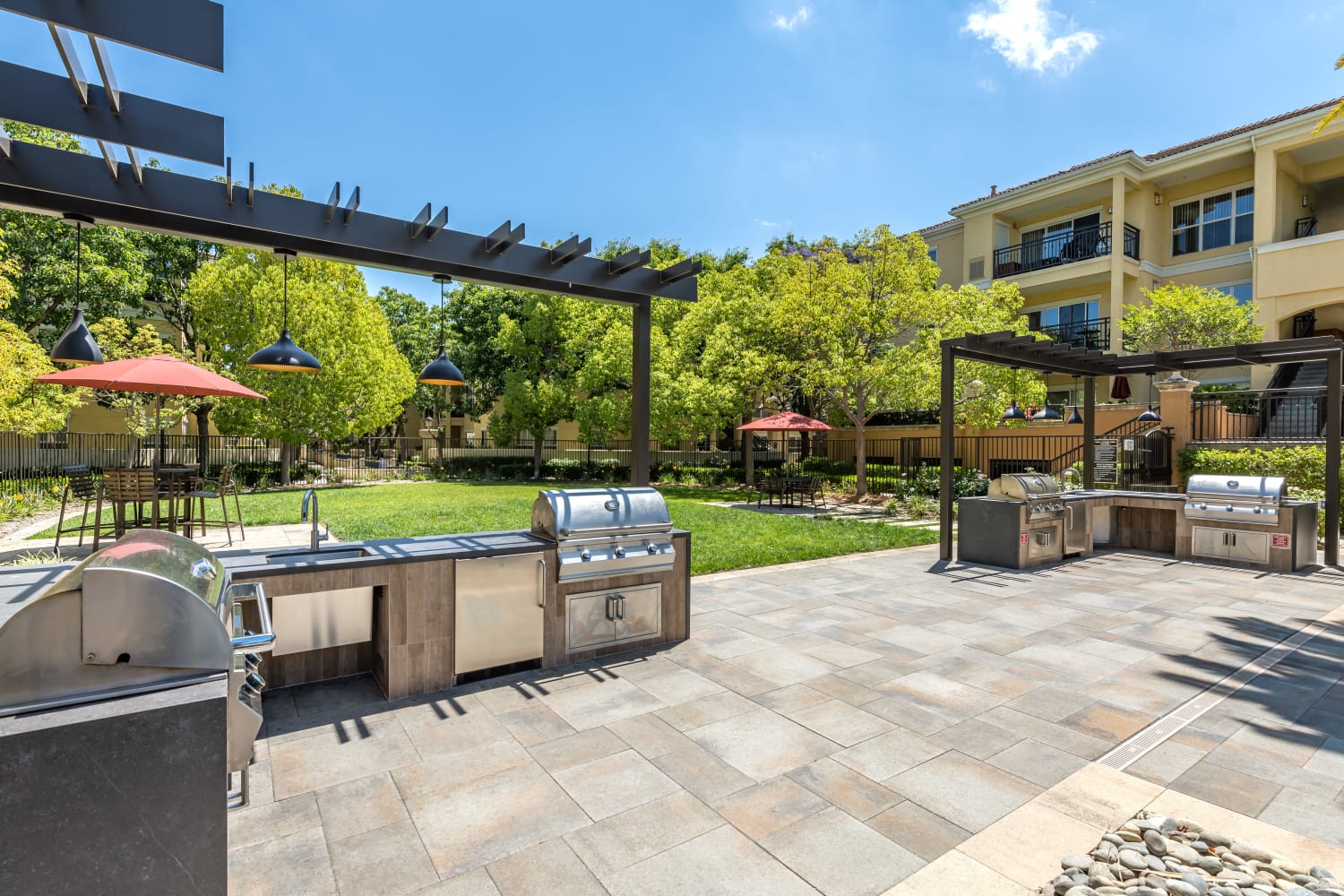 Exterior view of BBQ and lounge area at The Carlyle Apartments in Santa Clara