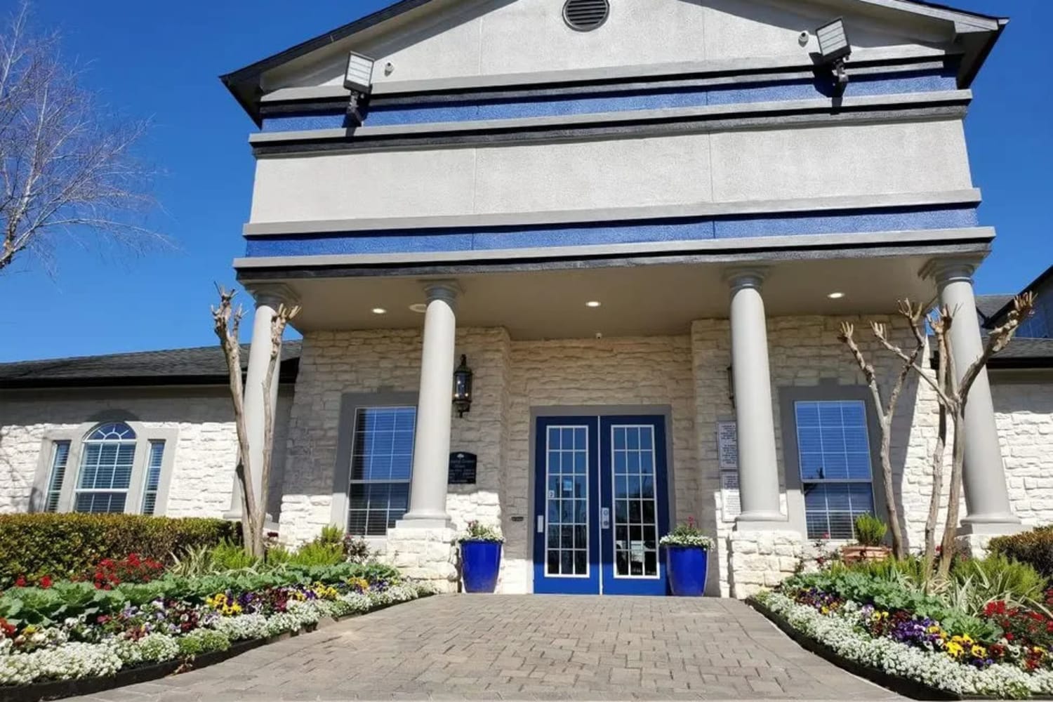 Exterior building at Oak Grove Apartments in Houston, Texas