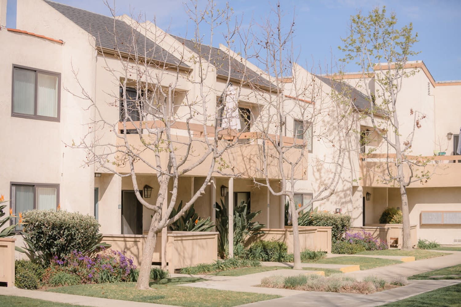 Costa Mesa, California, apartments at Wallace Court Apartments