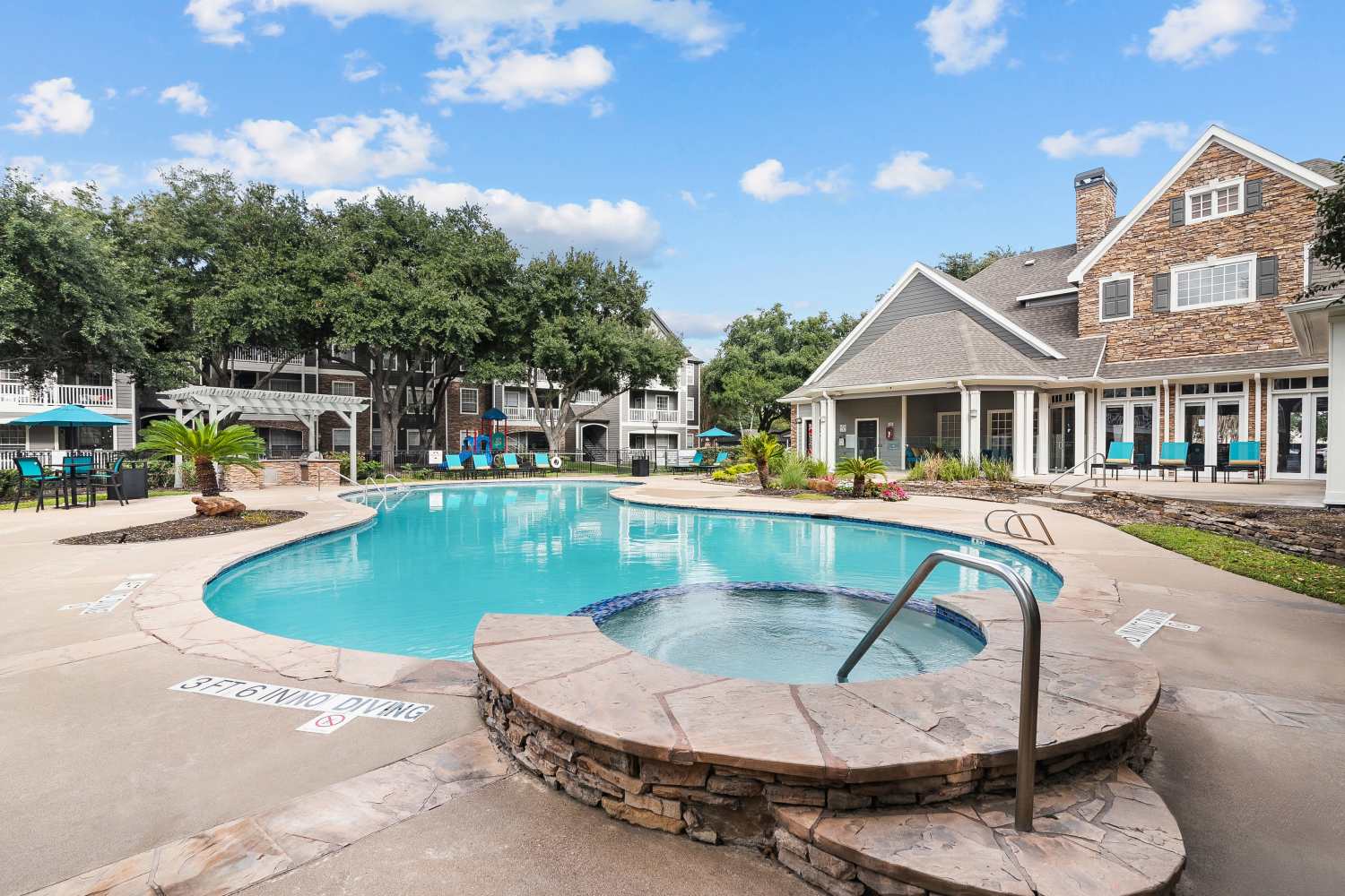 hot tub at Weston at Copperfield in Houston, Texas