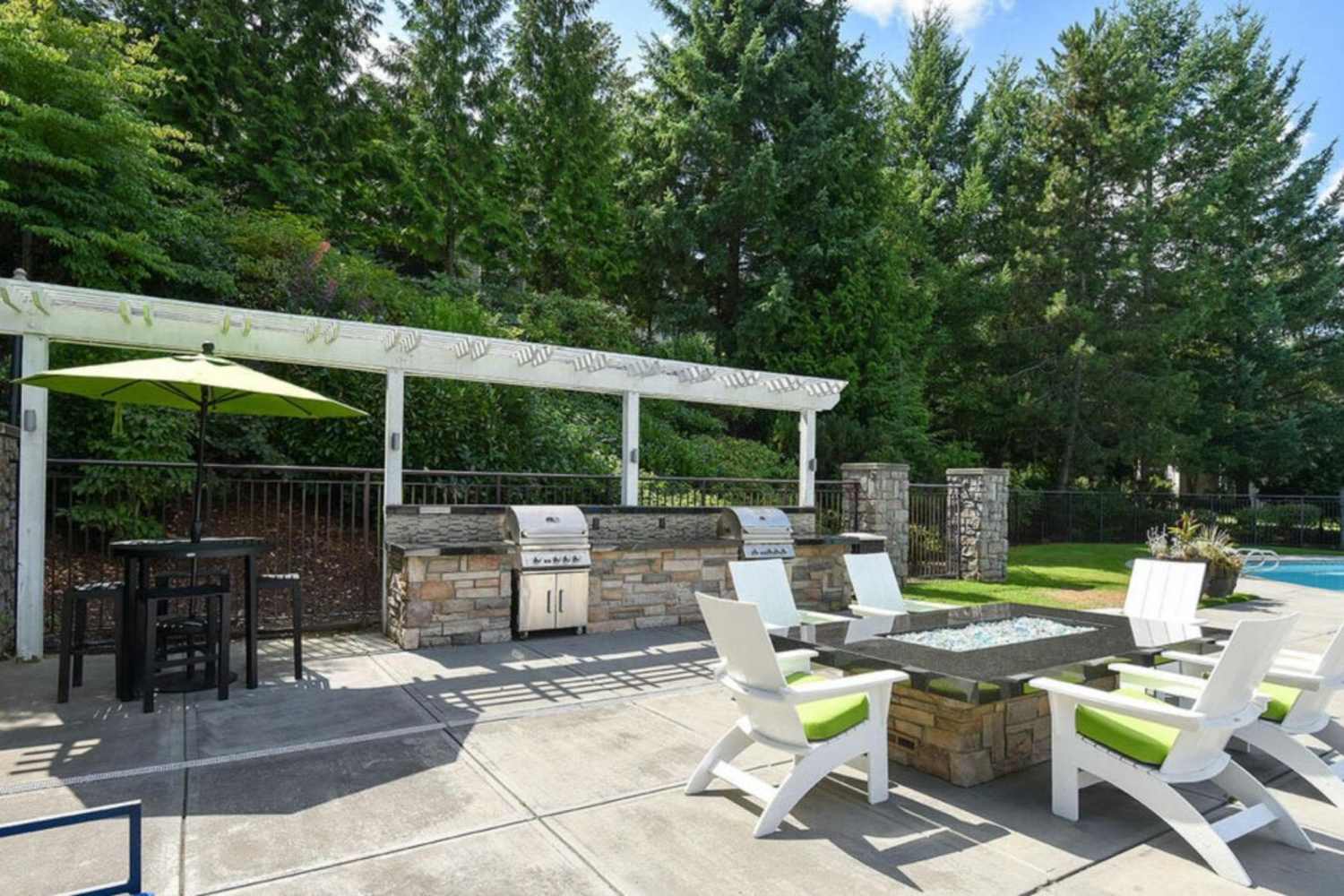 BBQ and fire pit area at Stonemeadow Farms in Bothell, Washington