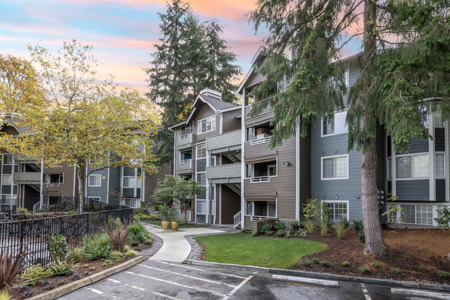 Pathway from the parking of Overlook at Lakemont in Bellevue, Washington