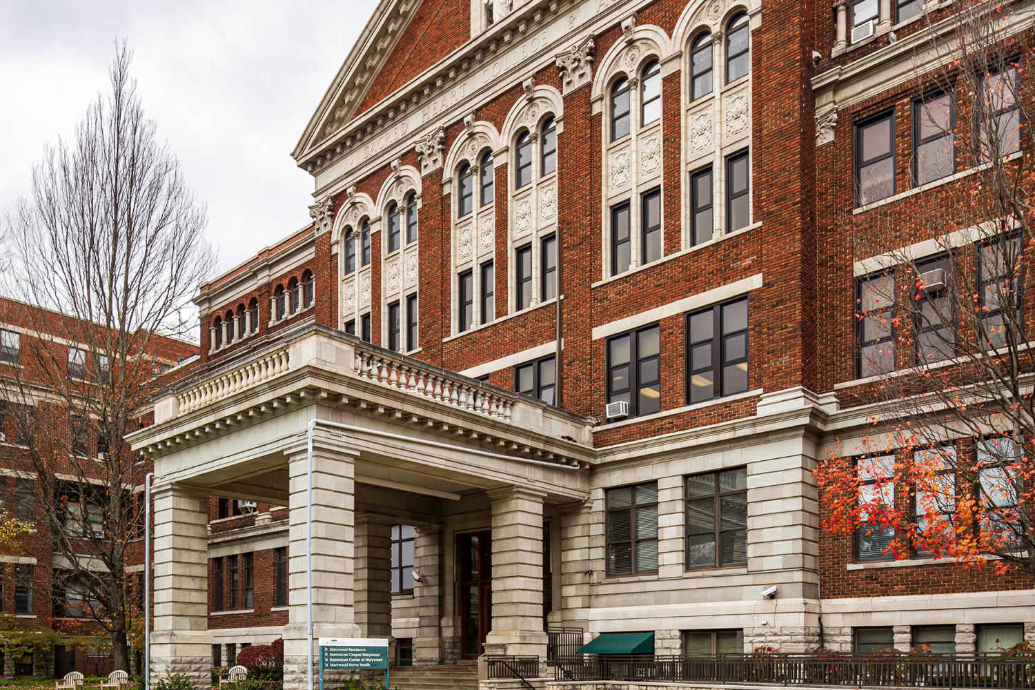 Apartments for rent at Academy Manor in Grand Rapids, Michigan