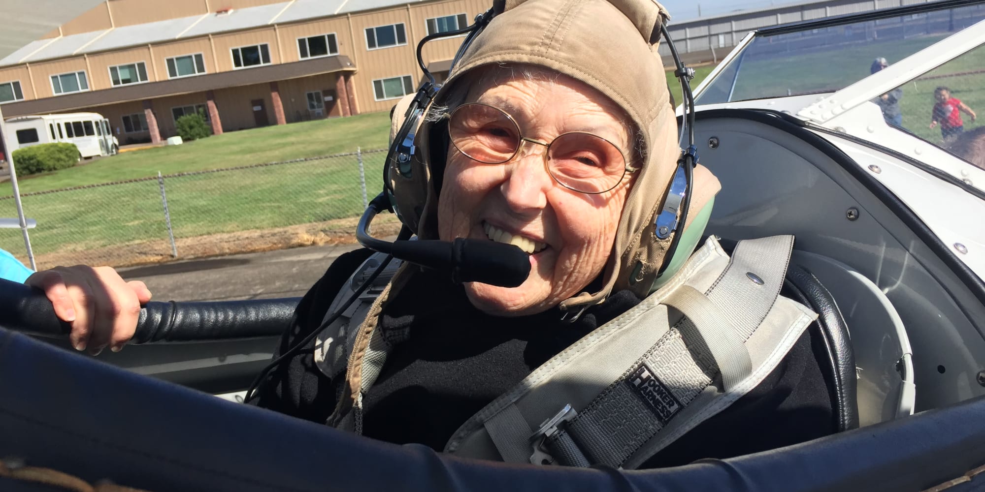 A resident front Stoneybrook Assisted Living in Corvallis, Oregon in an airplane