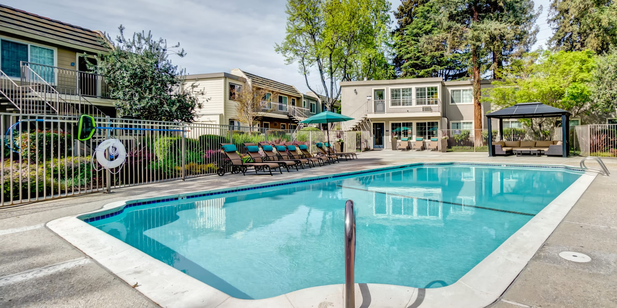 Apartments in San Jose, California, at Sofi at Los Gatos Creek