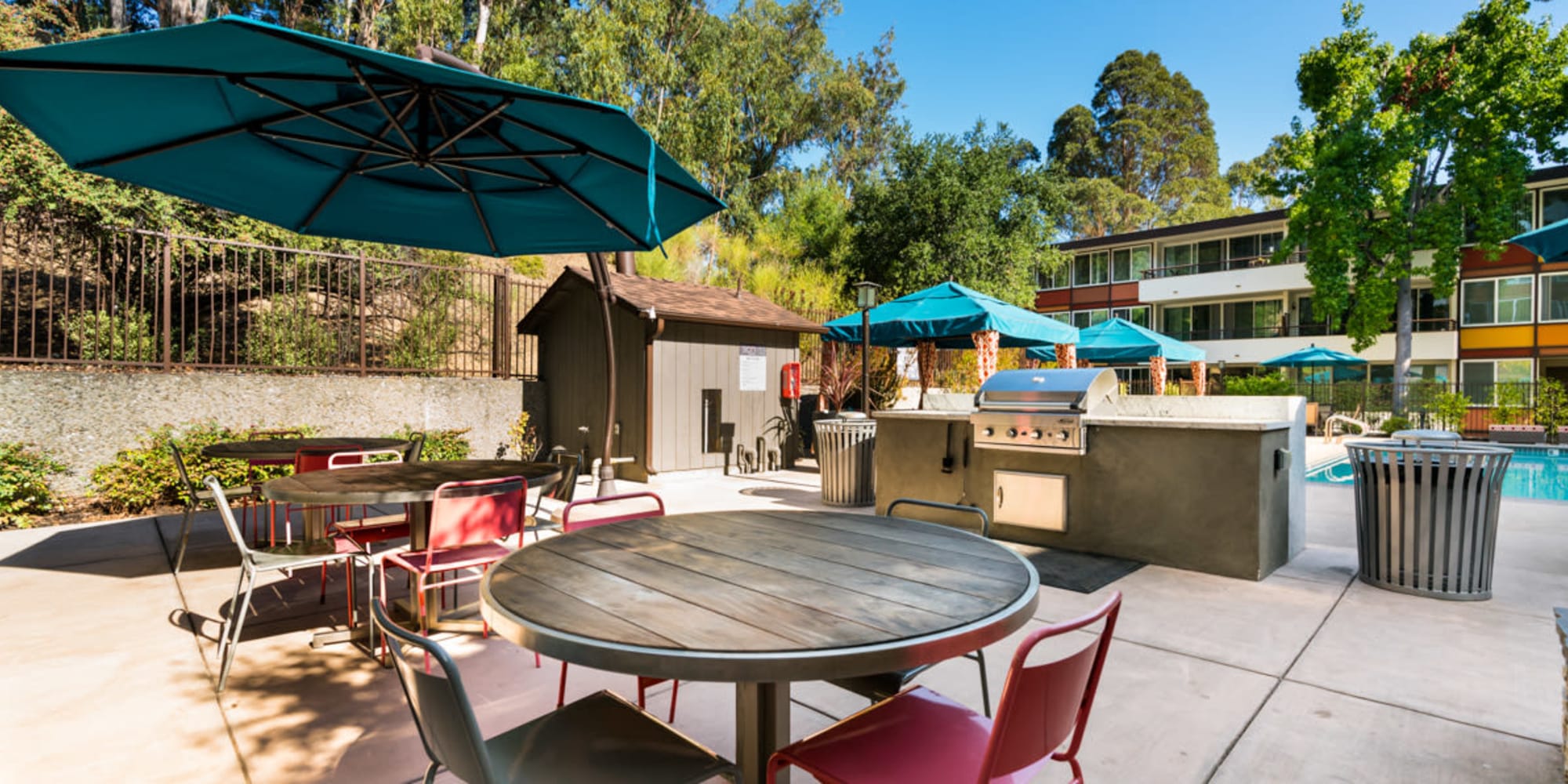 Sofi Belmont Glen poolside picnic table