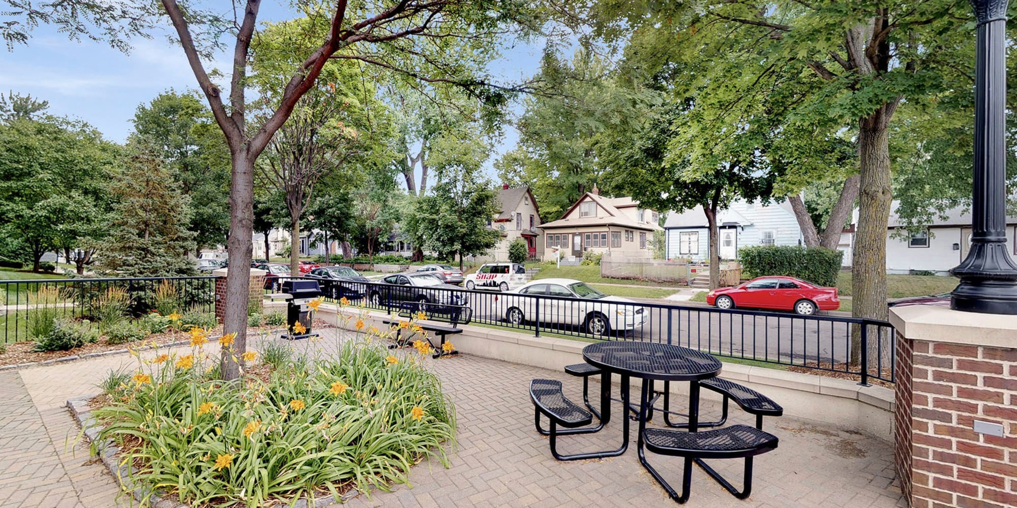 Apartments in Minneapolis, Minnesota at Oaks Hiawatha Station