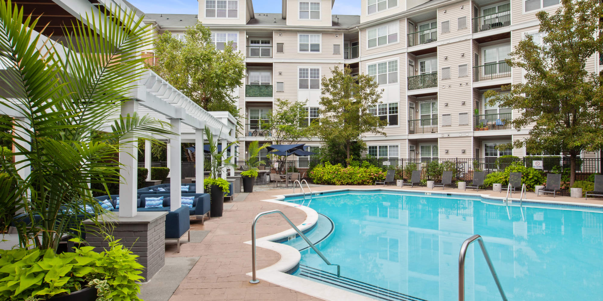 Apartments at Sofi Lyndhurst in Lyndhurst, New Jersey