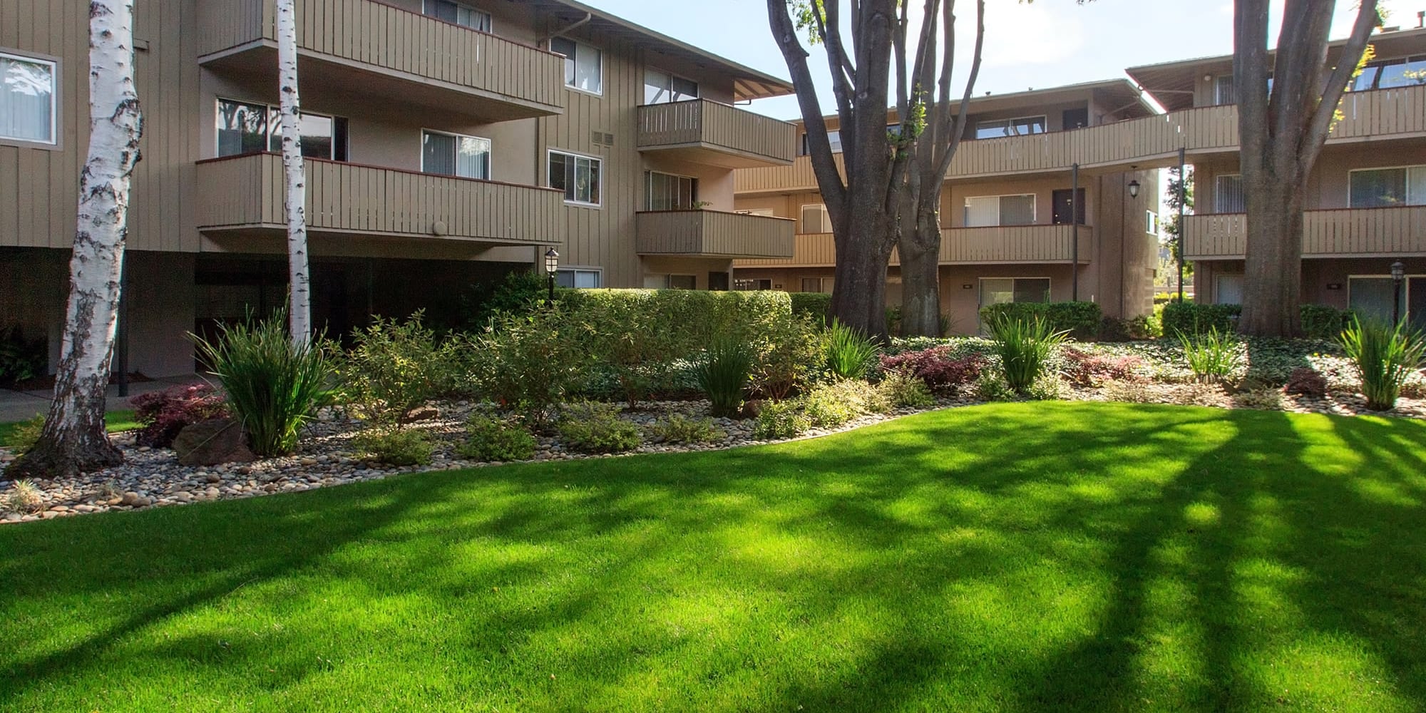 Exterior of Stanford Villa Apartment Homes in Palo Alto, California