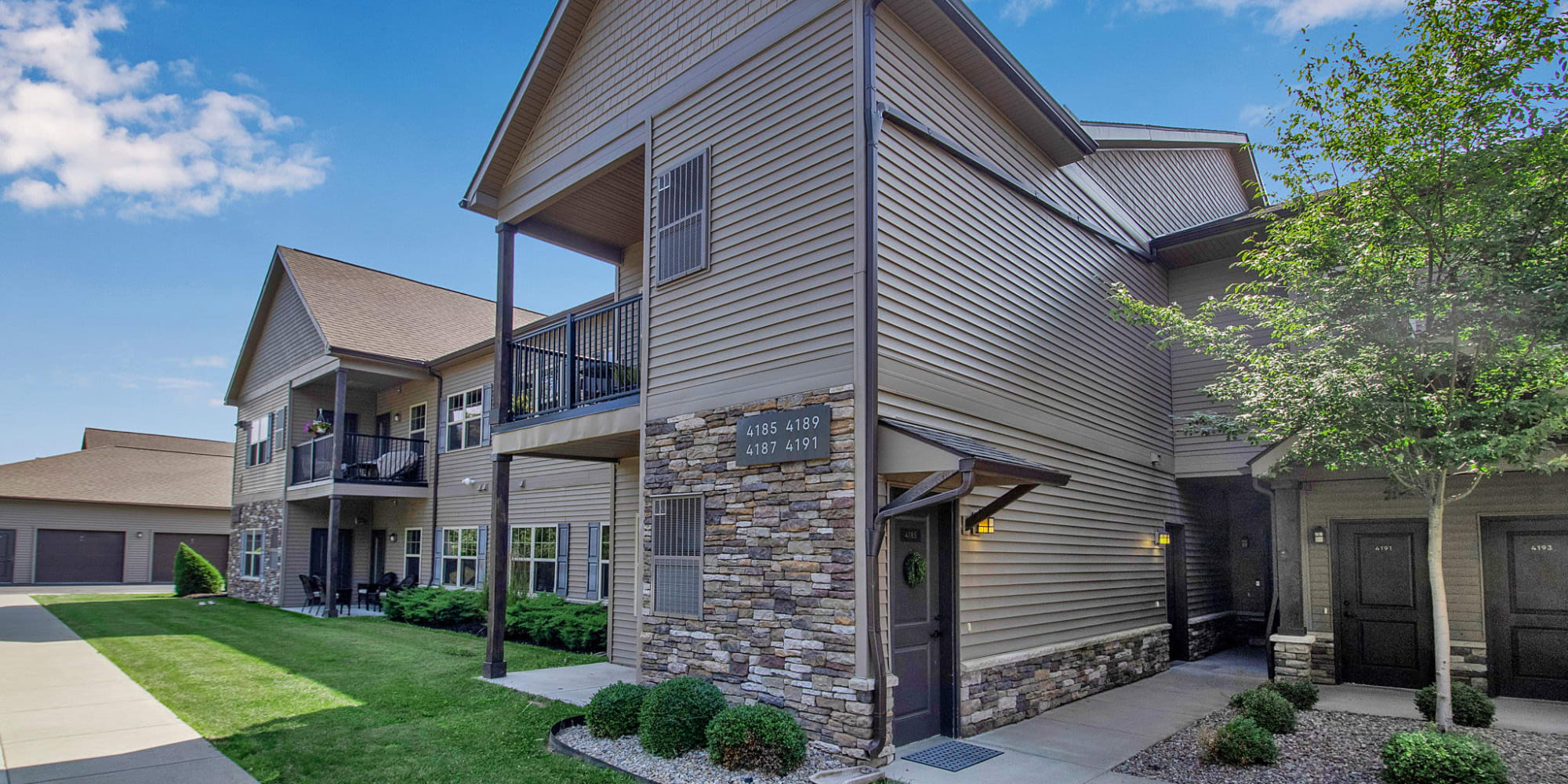 Exterior building at Fireside Apartments in Williamsville, New York