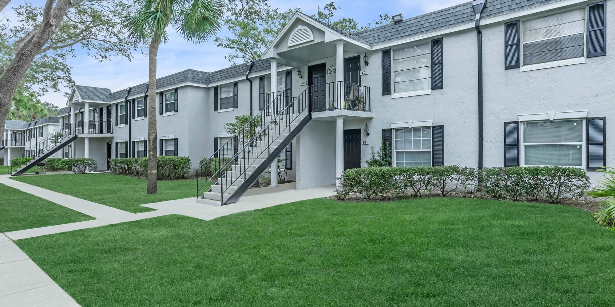 Green lawn outside of Magnolia Court in Orlando, Florida