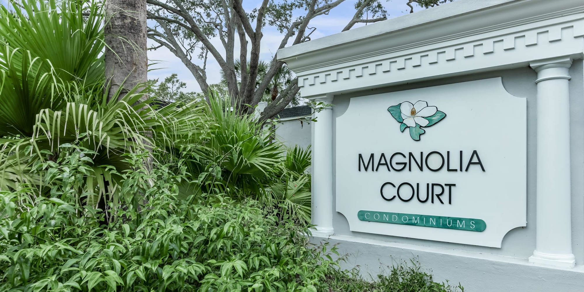 Entrance sign at Magnolia Court in Orlando, Florida