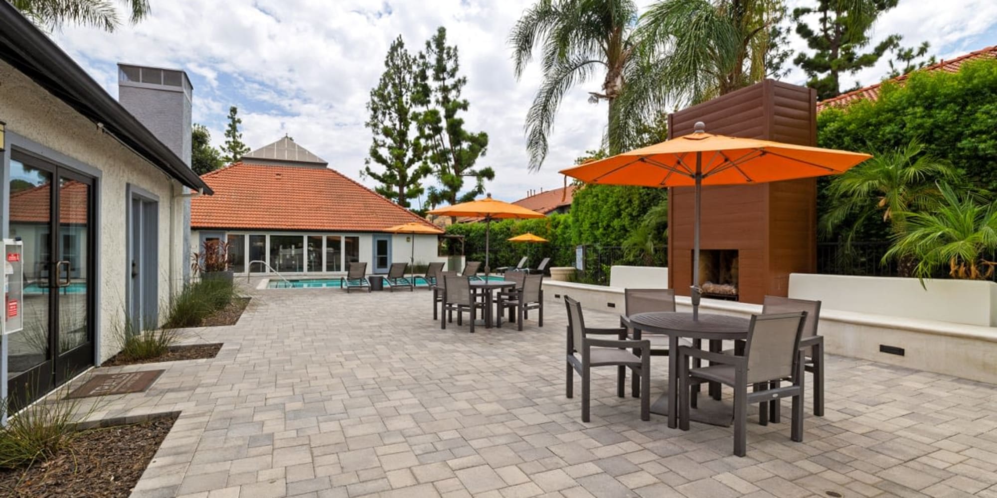 Courtyard with picnic tables at Trails at Grand Terrace in Colton, California