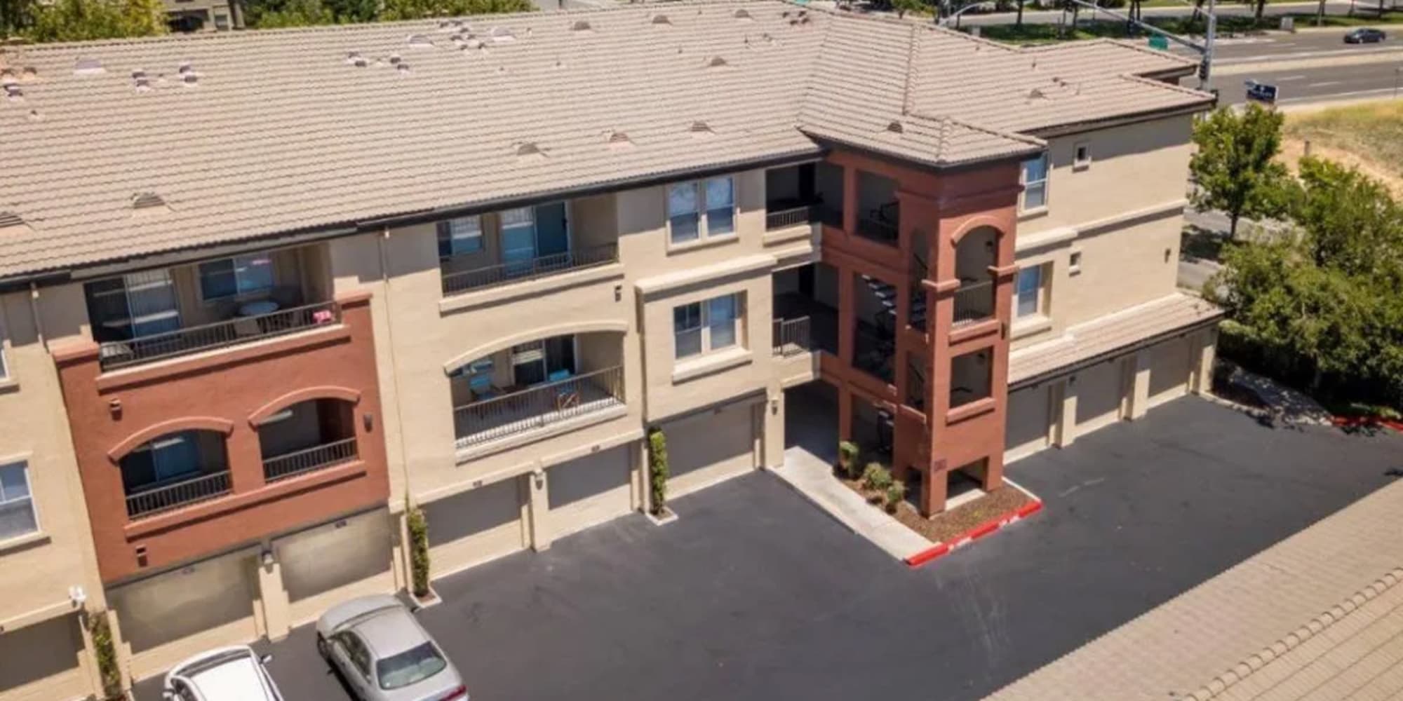 Aerial view of an apartment building at Villagio Luxury Apartments in Sacramento, California